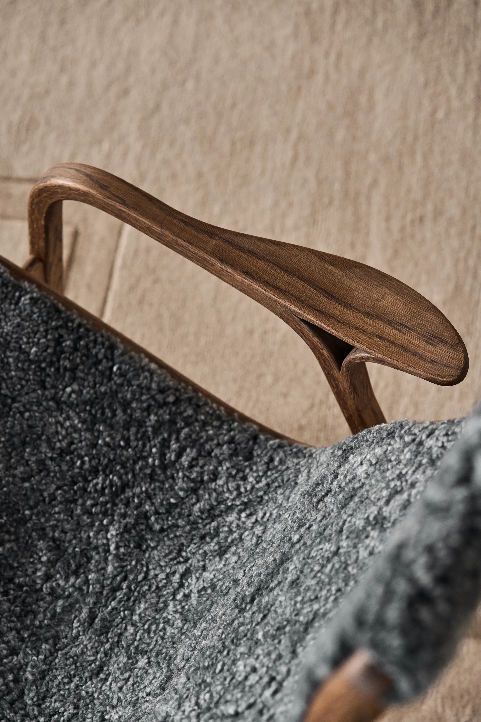 Lamino lænestol eg/fåreskind Special Edition, Rubio Monocoat Chocolate-Charcoal Swedese