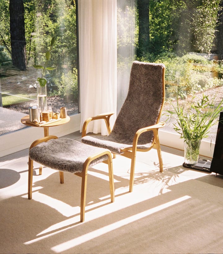 Lamino lænestol med fodskammel olieret eg/fåreskind, Moonlight (beige) Swedese