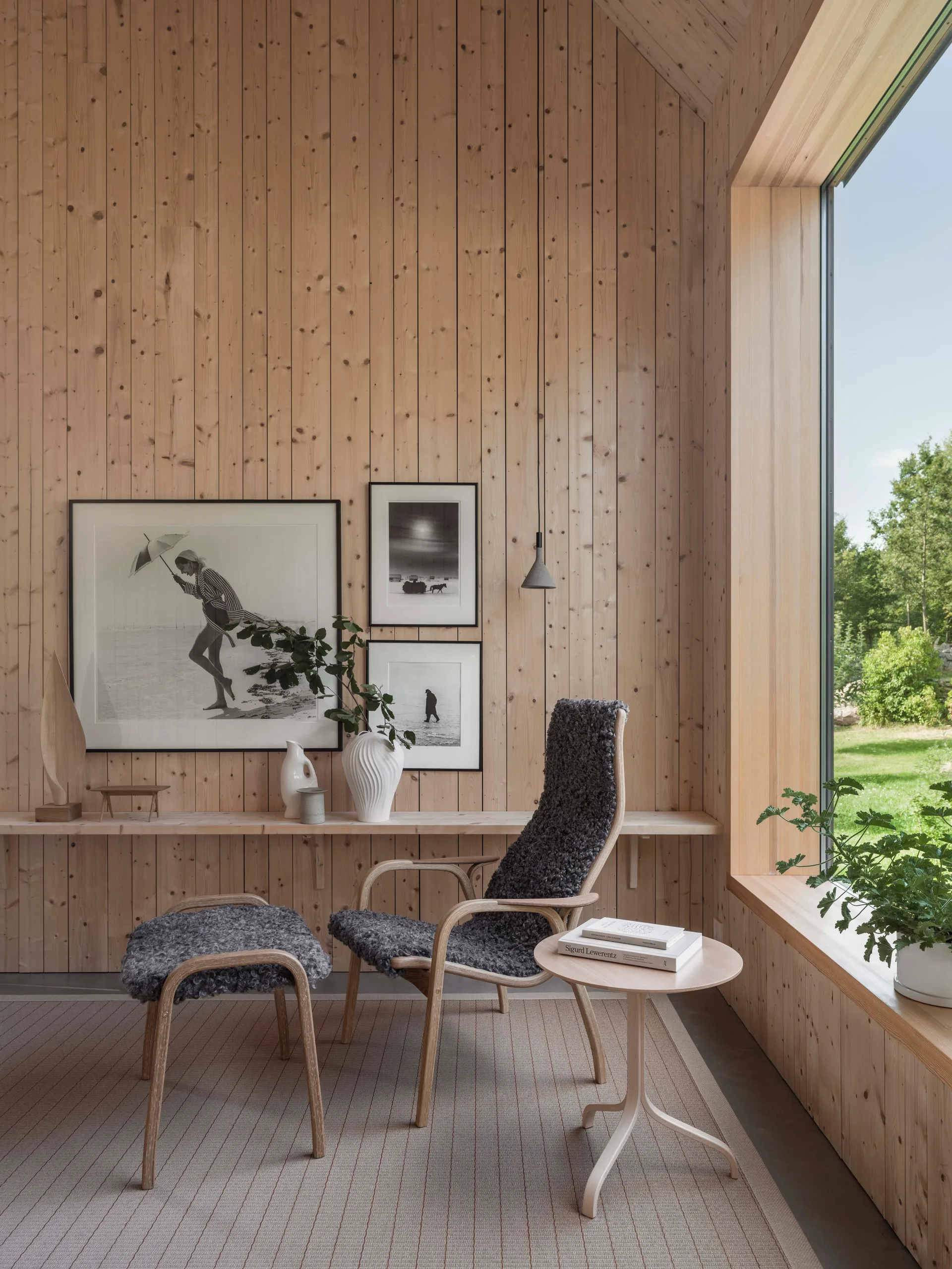 Lamino lænestol med fodskammel olieret eg/fåreskind, Scandinavian Grey (grå) Swedese