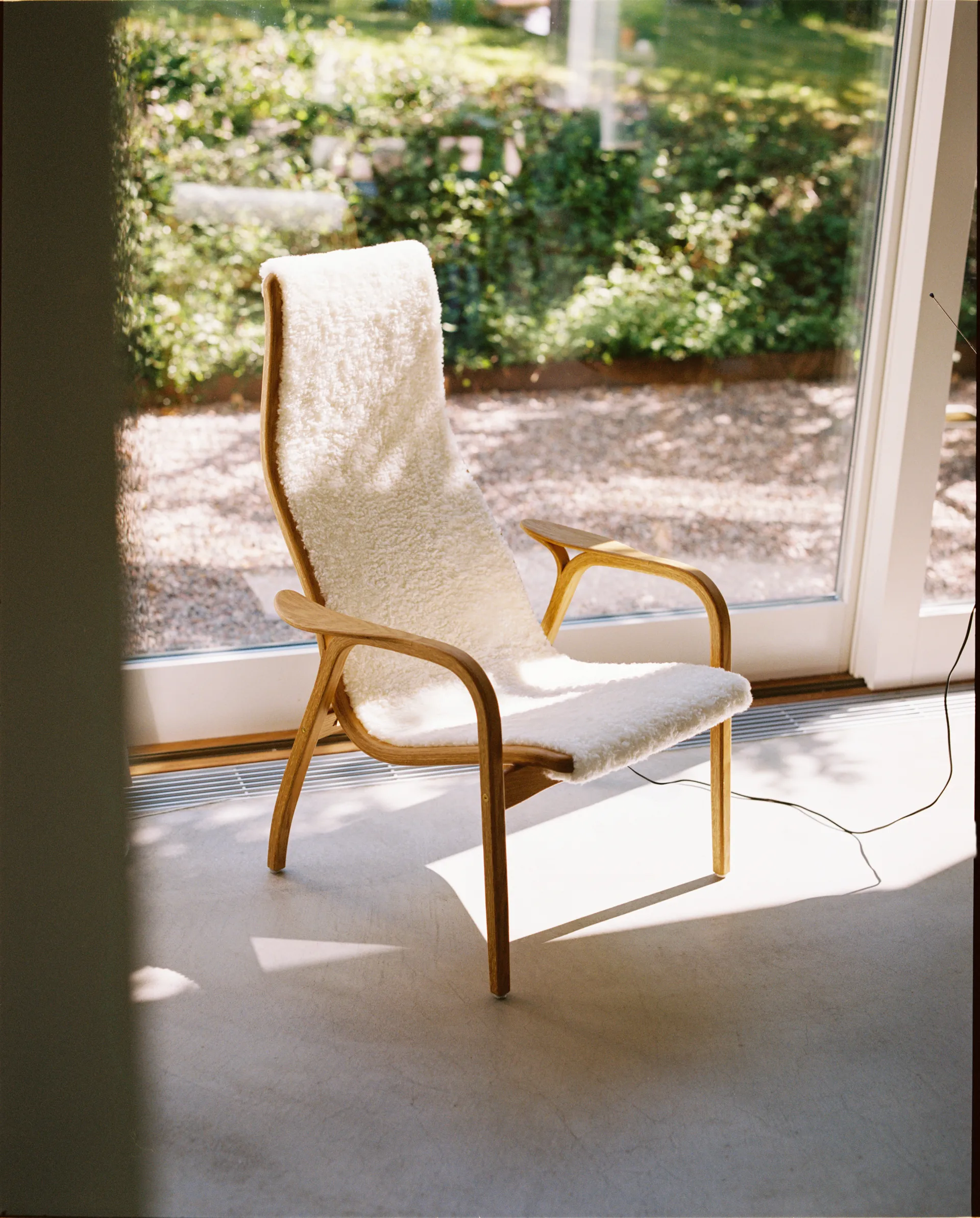 Lamino lænestol olieret eg/fåreskind, Offwhite (hvid) Swedese