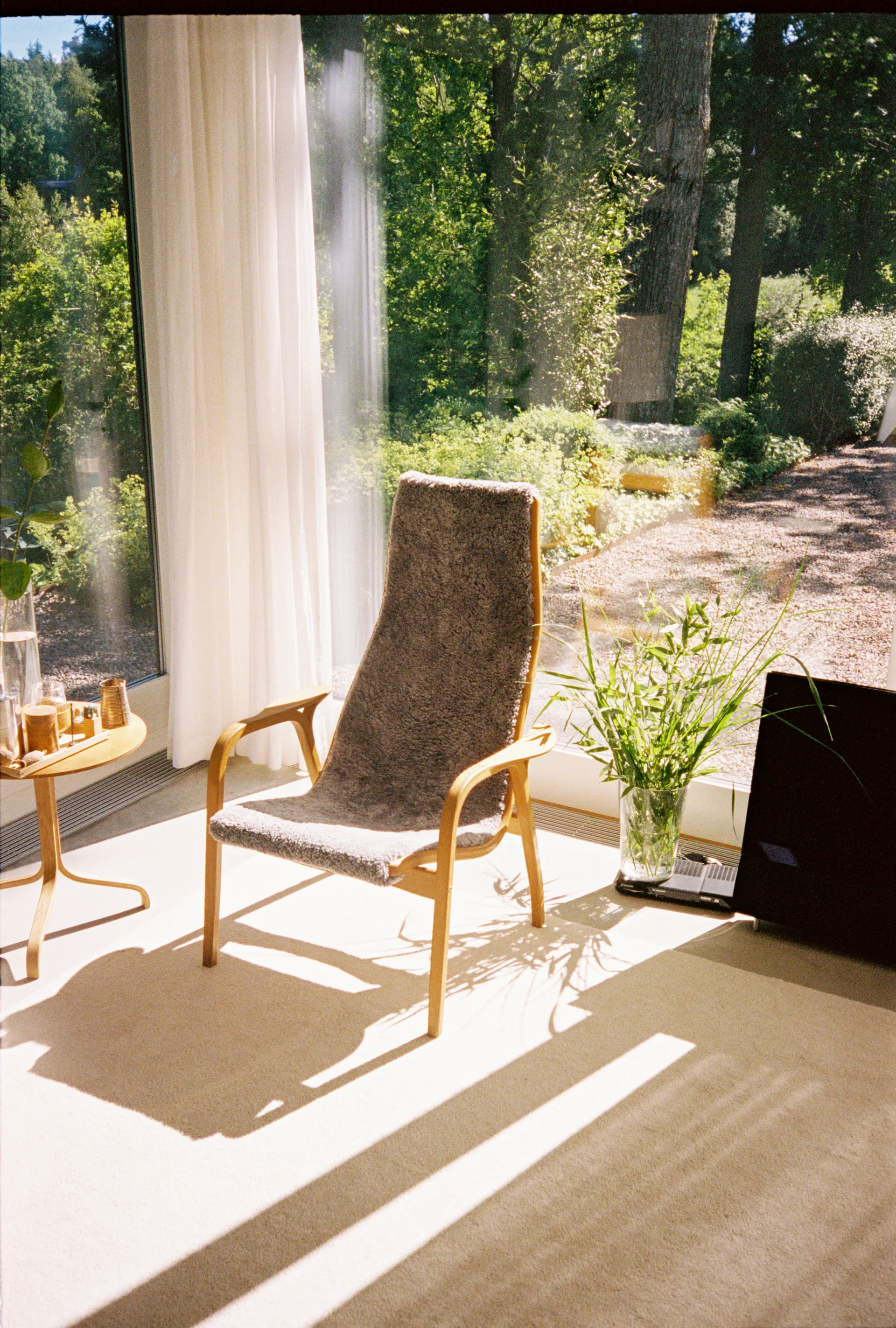 Lamino lænestol olieret eg/fåreskind, Scandinavian Grey (grå) Swedese