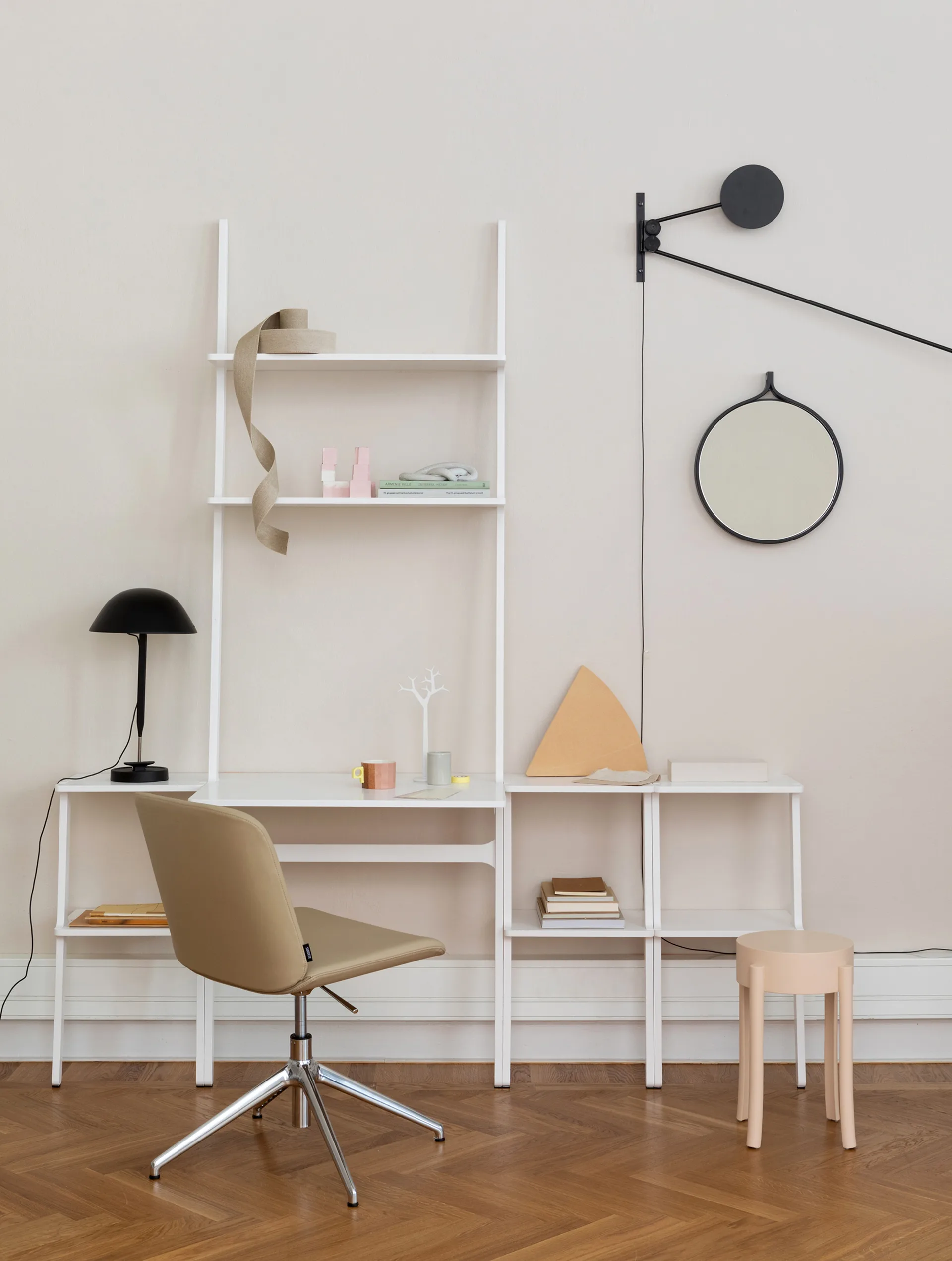 Libri hylde 2 hyldeplan, Ask lakeret nutmeg Swedese