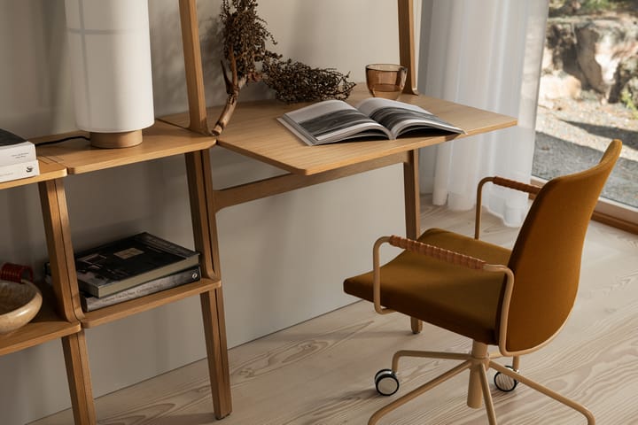 Libri skrivebord, Eg lakeret Swedese