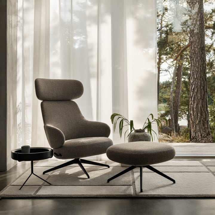 Pillo lænestol, stof Hallingdal 65 200 offwhite, krom, 4-stjernet drejefod Swedese