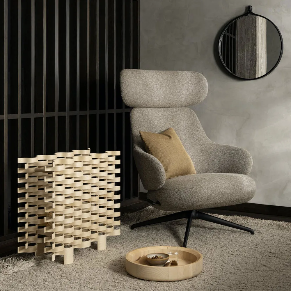 Pillo lænestol, stof Hallingdal 65 200 offwhite, krom, 4-stjernet drejefod Swedese