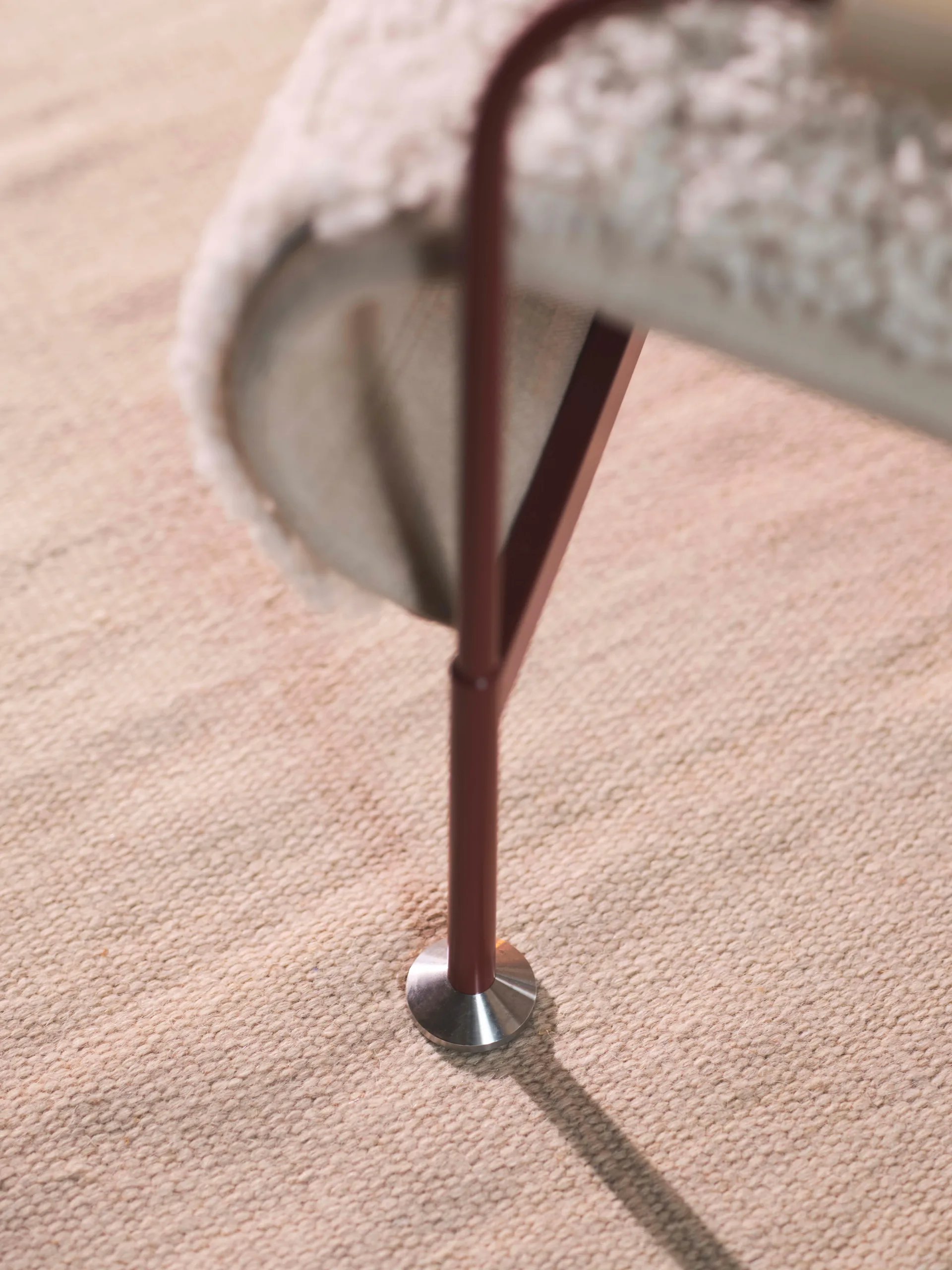 Serpentine lænestol, Fåreskind Espresso-krom-Tärnsjö Tobacco Swedese