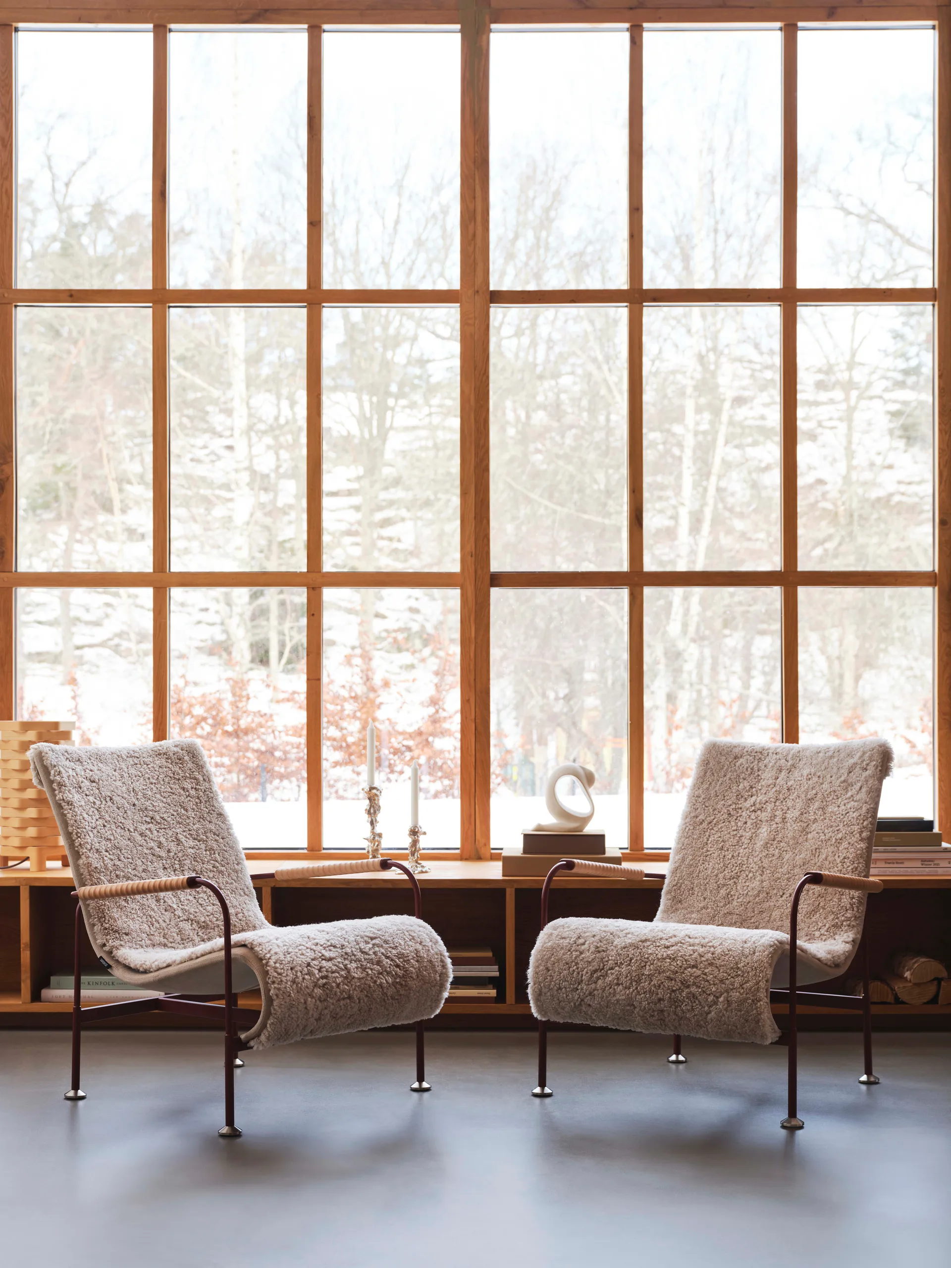 Serpentine lænestol, Fåreskind Espresso-krom-Tärnsjö Tobacco Swedese