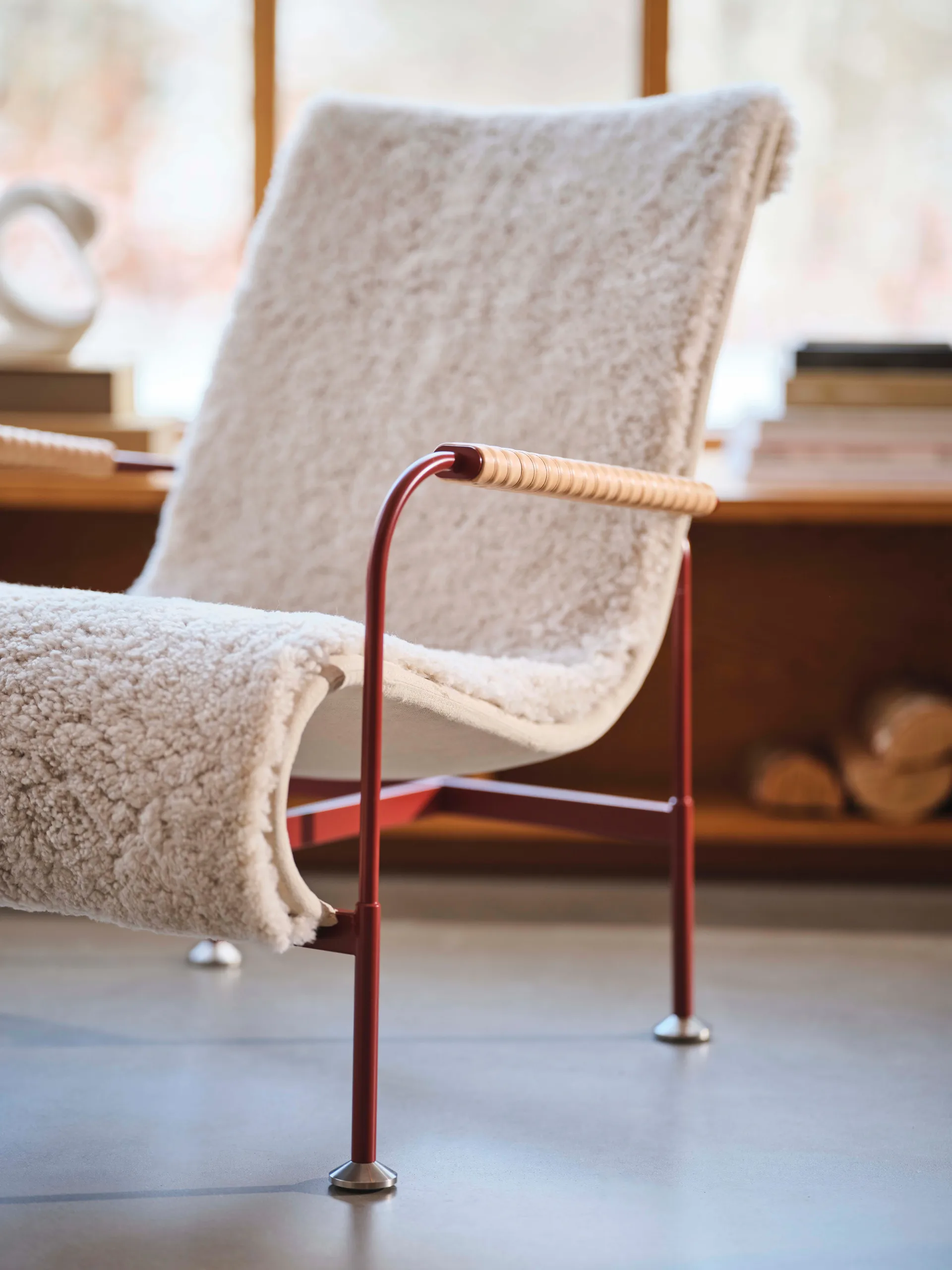 Serpentine lænestol, Fåreskind Moonlight-krom-Tärnsjö Cognac Swedese