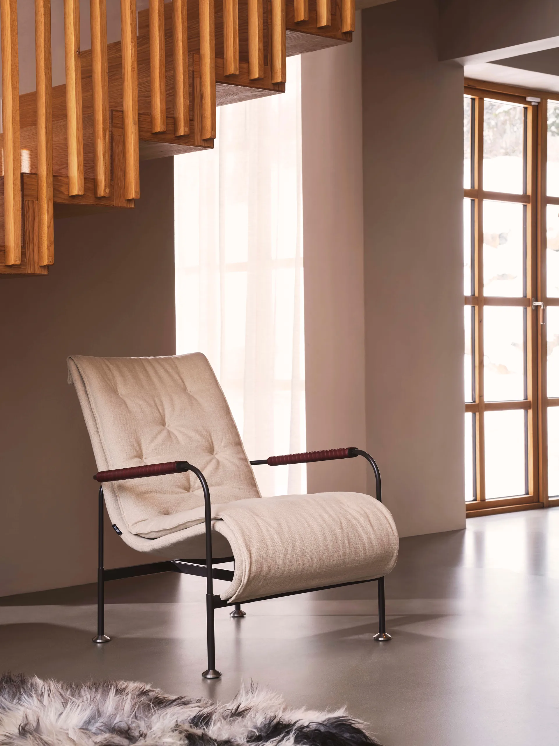 Serpentine lænestol, Fåreskind Moonlight-krom-Tärnsjö Nature Swedese