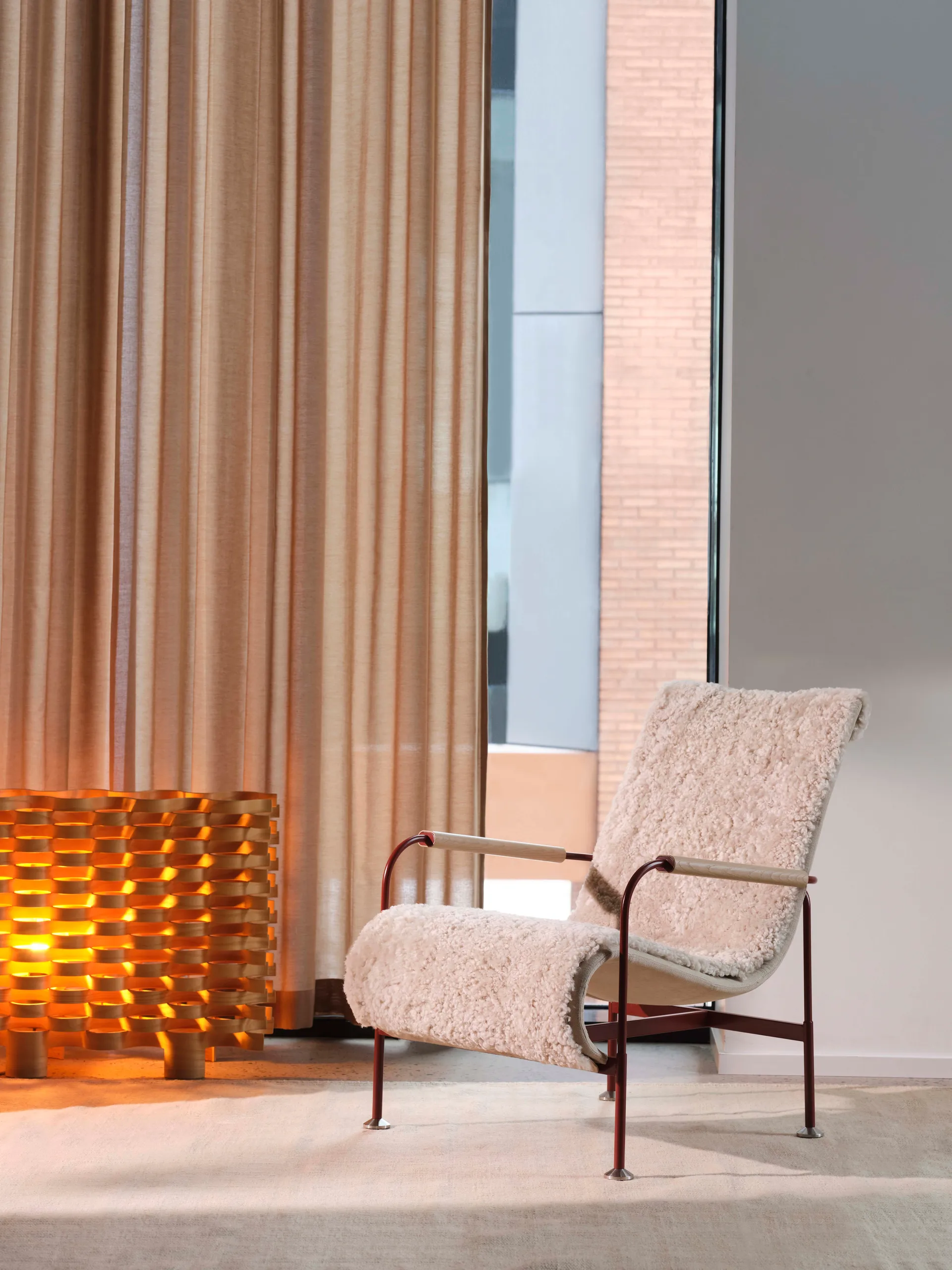 Serpentine lænestol, Fåreskind Moonlight-krom-Tärnsjö Nature Swedese