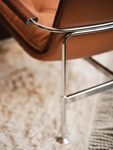Serpentine lænestol - Læder Elmo Soft Lysebrun-krom-Tärnsjö Cognac - Swedese