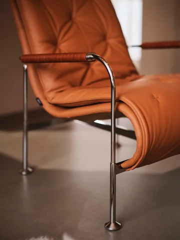 Serpentine lænestol - Læder Elmo Soft Lysebrun-krom-Tärnsjö Cognac - Swedese