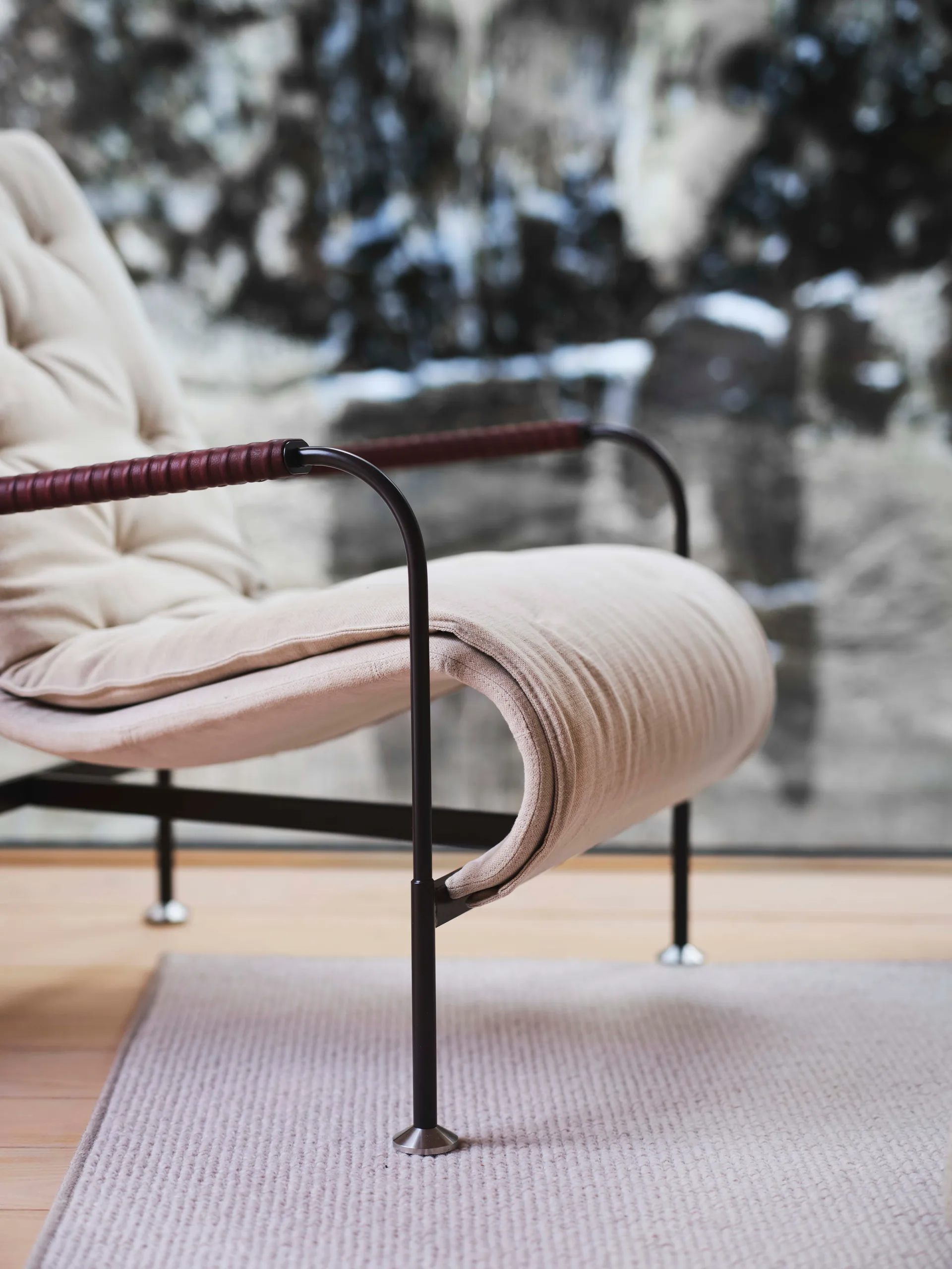 Serpentine lænestol, Stof Romo Linara Rye-nutmeg-Tärnsjö Nature Swedese