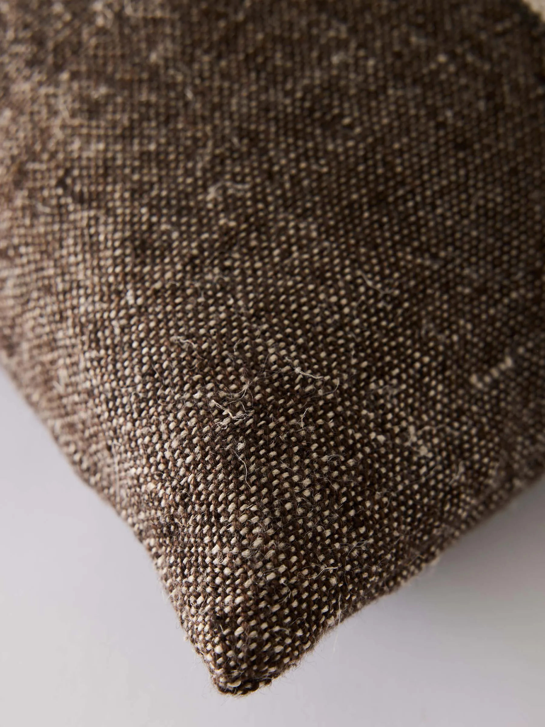 Adrian pudebetræk 40x60 cm, Brown Tell Me More