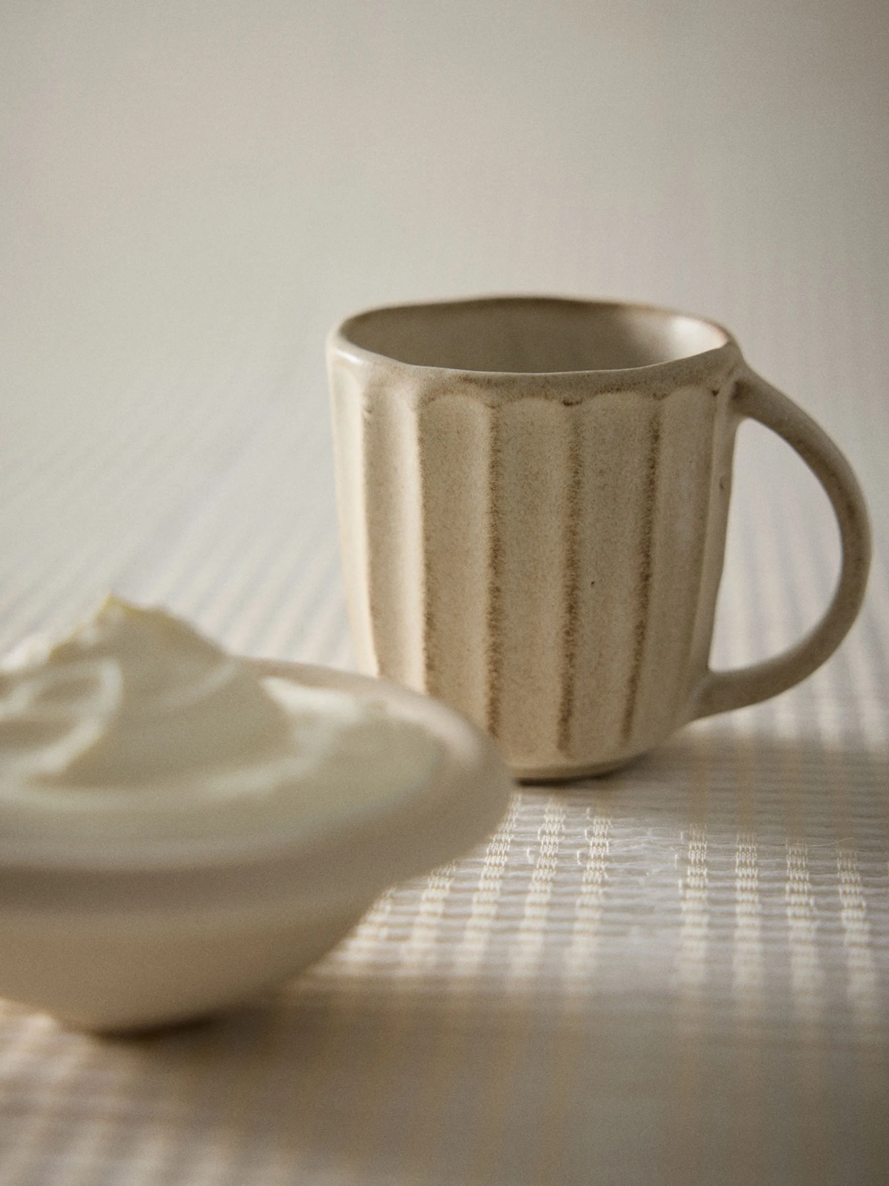 Elba krus, Sand beige, 35 cl Tell Me More