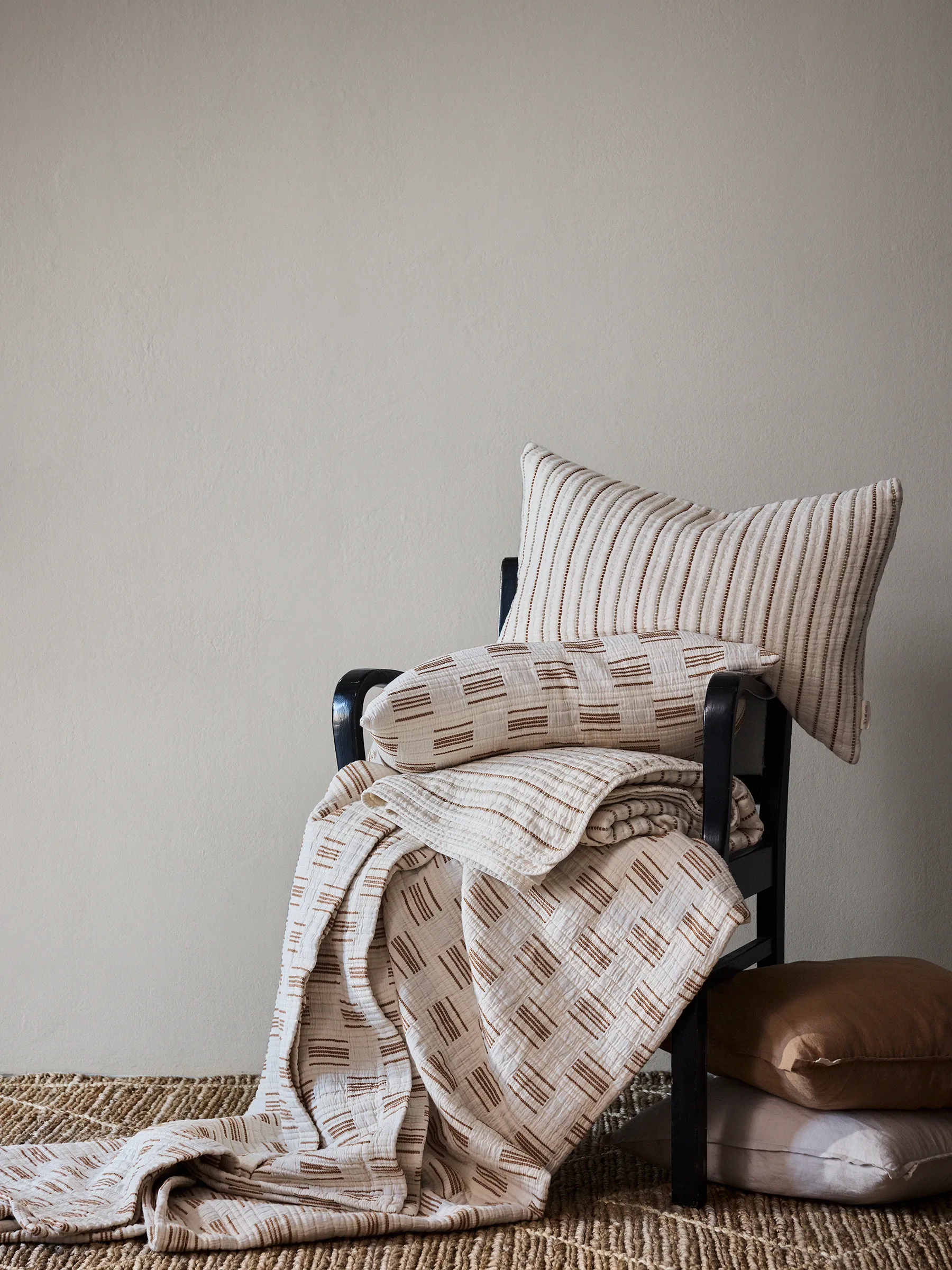 Julien sengetæppe 180x260 cm, Off-white-rostrød Tell Me More