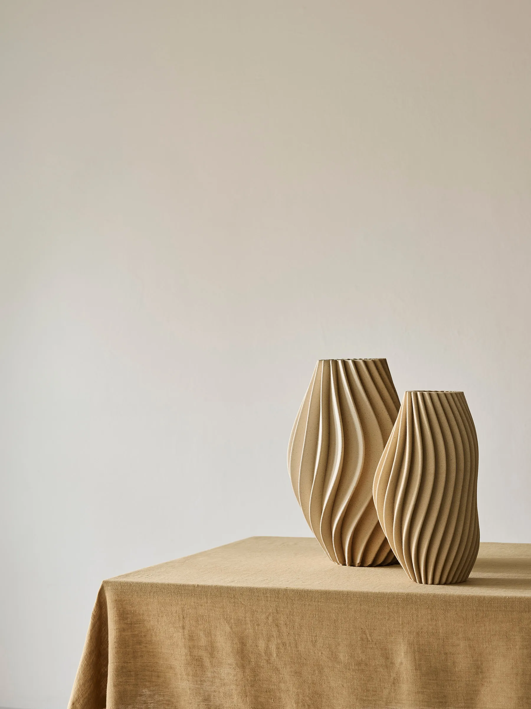Vento vase, Sand, small 32 cm Tell Me More