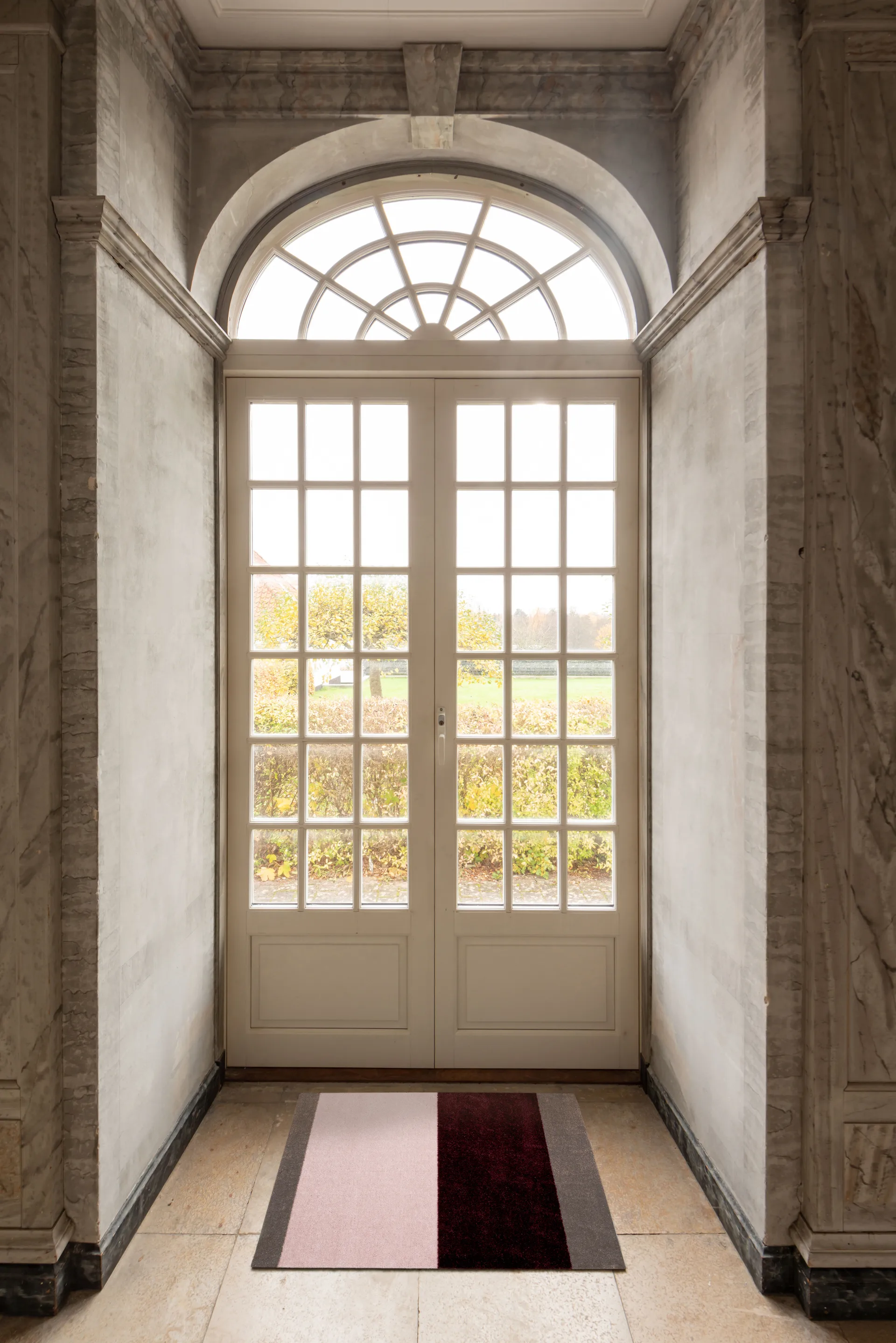 Stripes dørmåtte horisontal, Bordeaux-rose-sand, 60x90 cm tica copenhagen