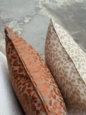 Norell pyntepude - Leopard beige-off white, 50x50 cm - Tinted