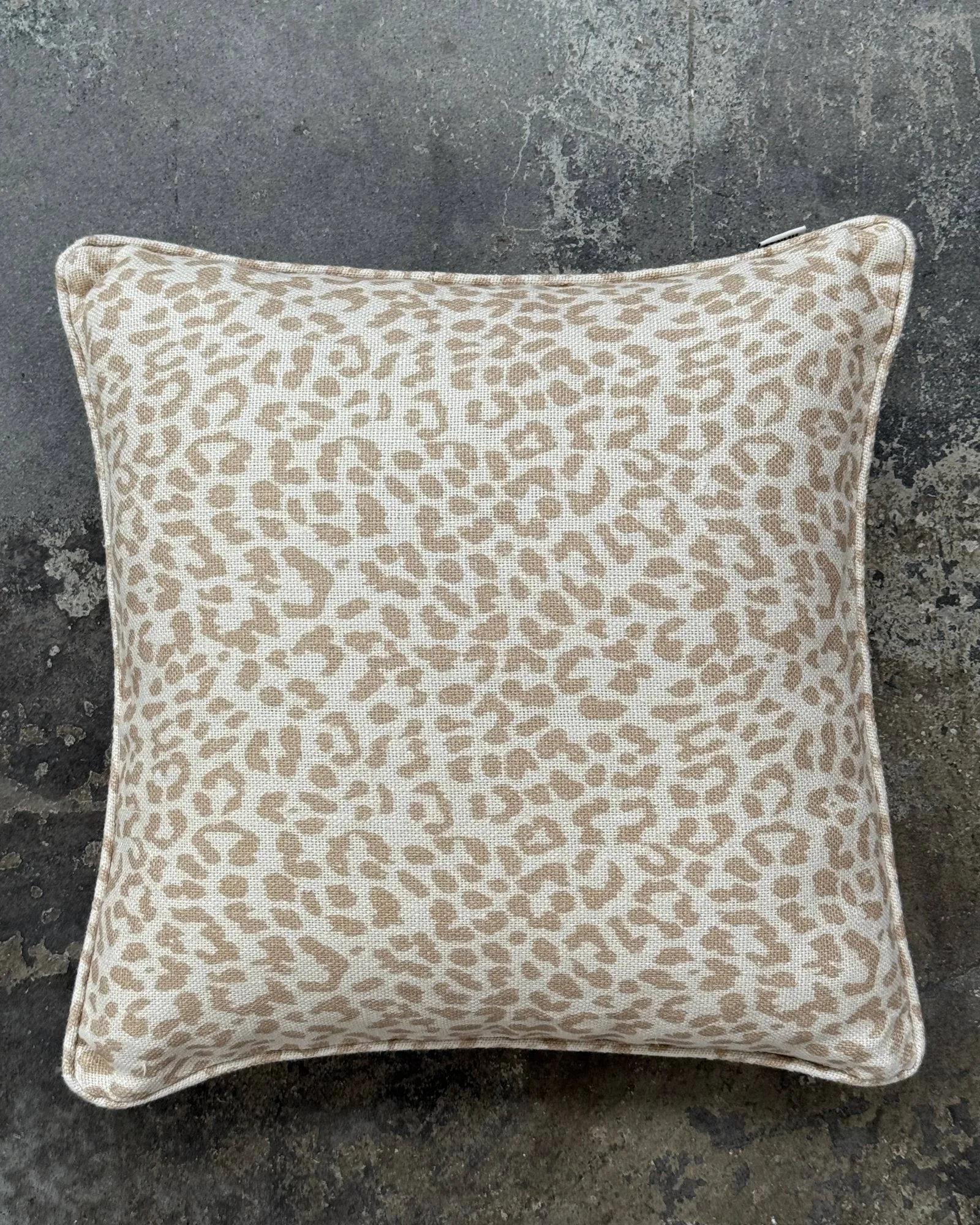 Norell pyntepude, Leopard beige-off white, 50x50 cm Tinted