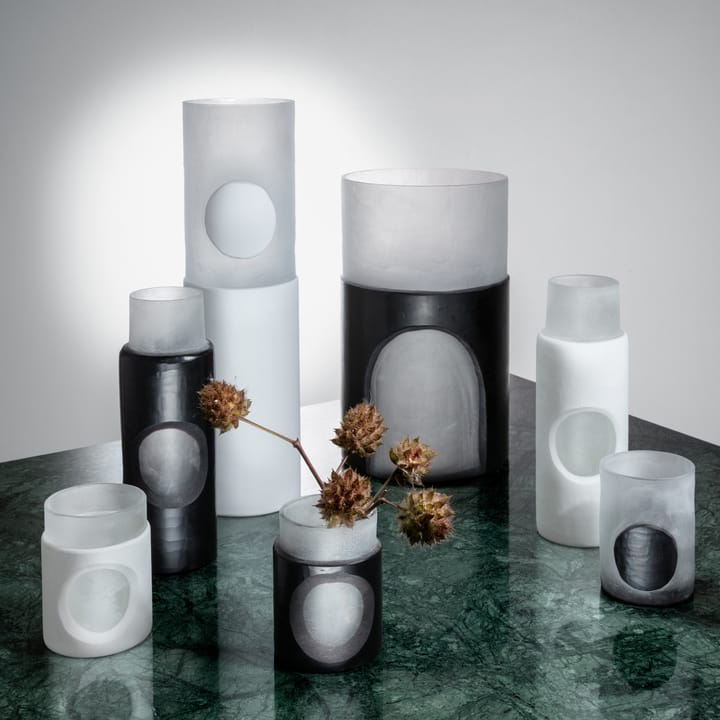 Carved vase, lille - Sort - Tom Dixon