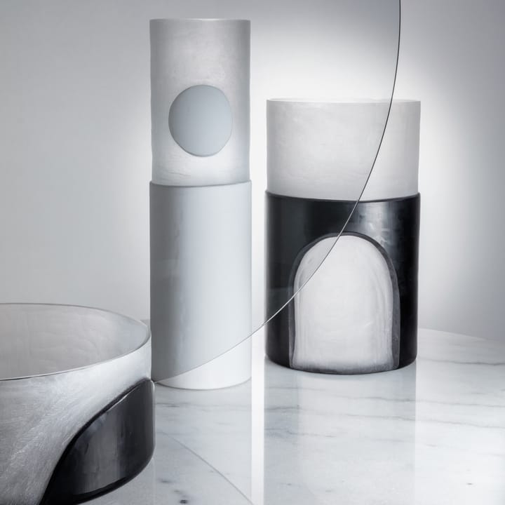 Carved vase, medium - Sort - Tom Dixon