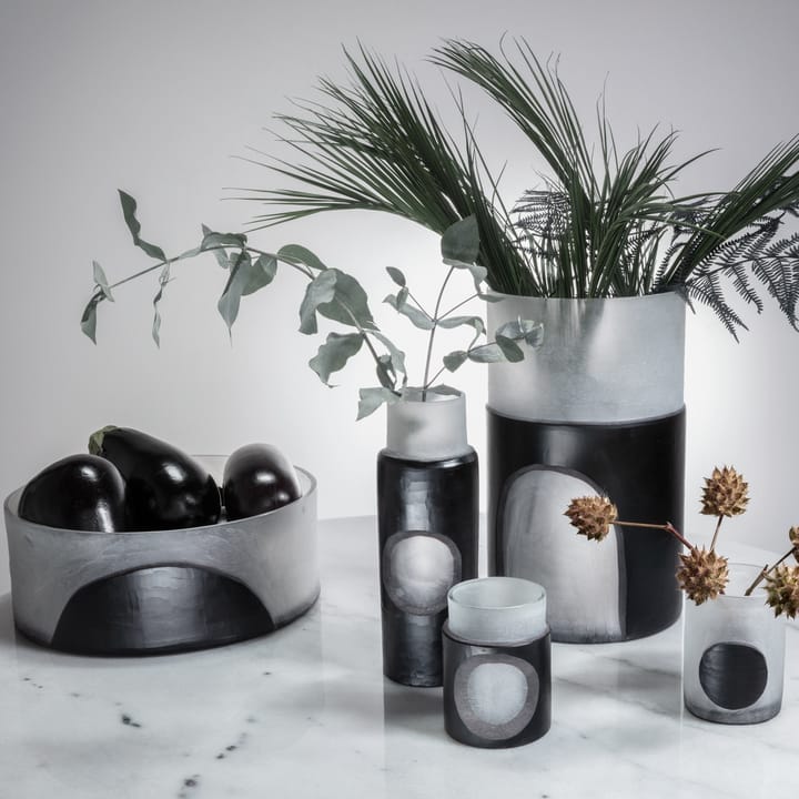 Carved vase, medium - Sort - Tom Dixon