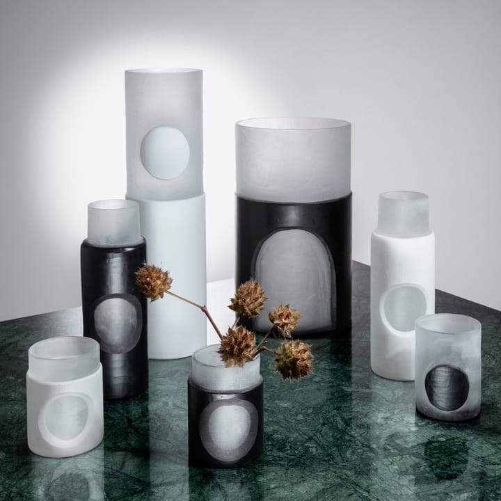 Carved vase, medium - Sort - Tom Dixon
