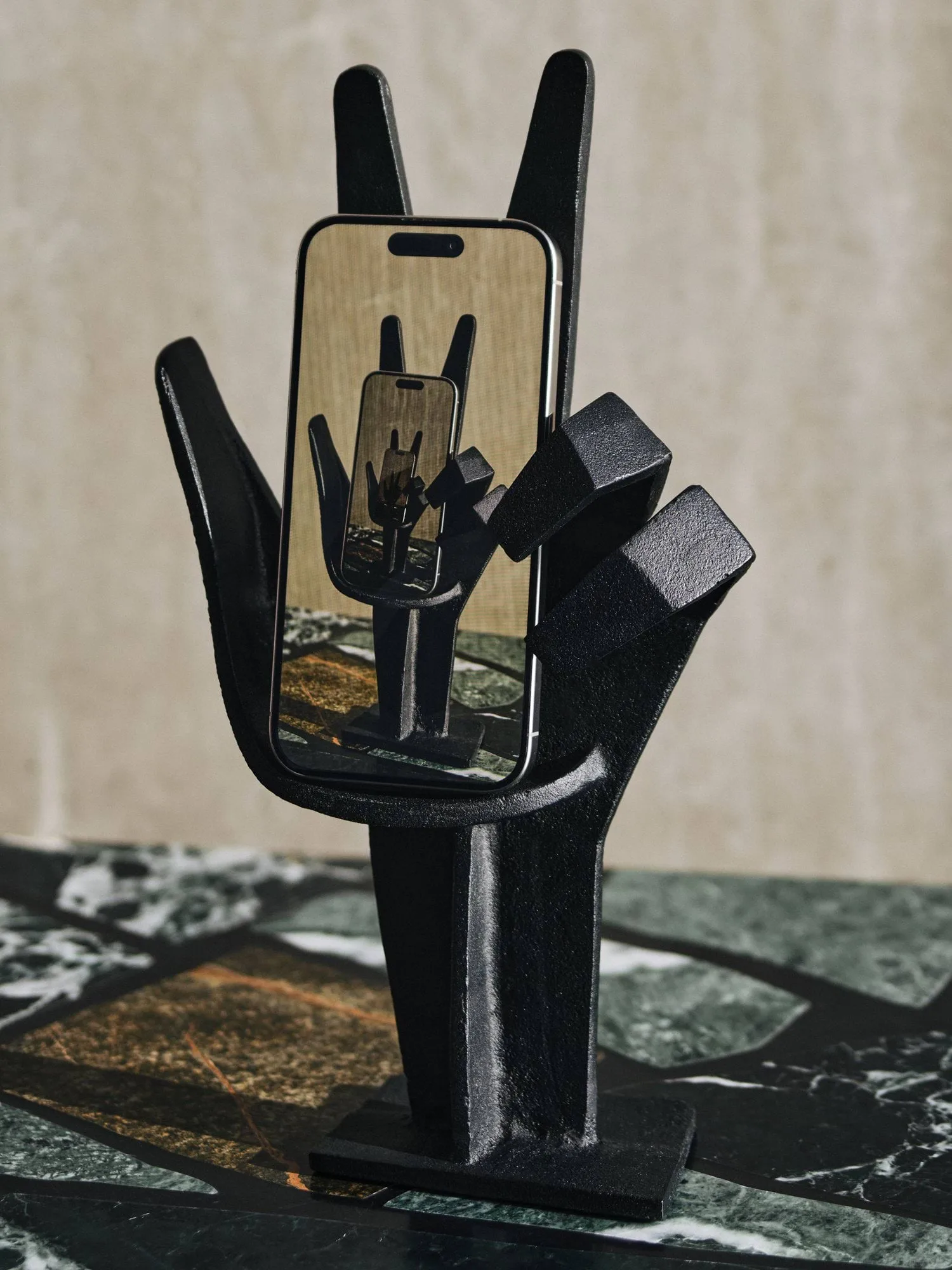 Cast Iron hånd, Black, 29,8x6,5 cm Tom Dixon