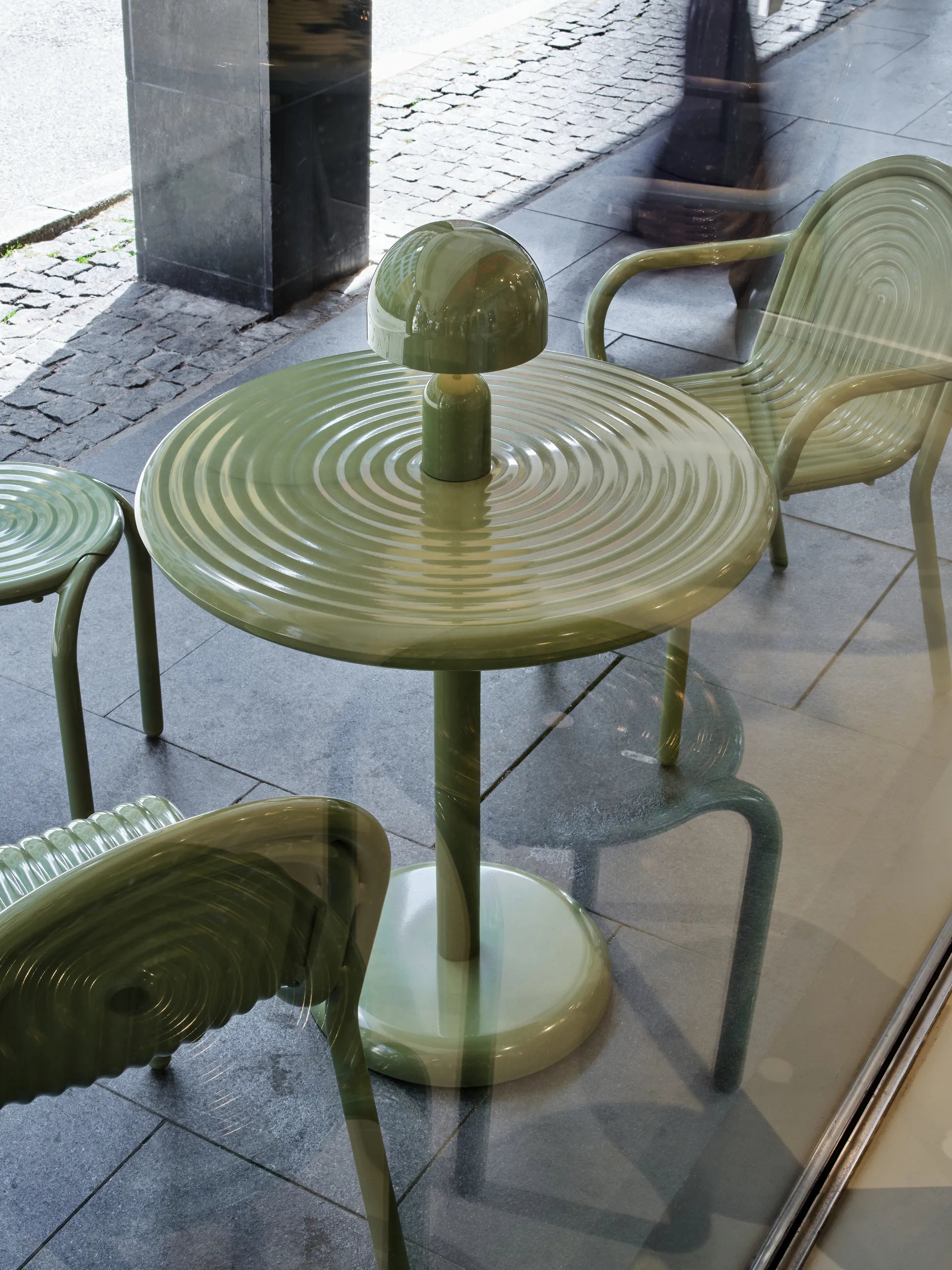 Groove cafébord rundt - Moss, Ø70 cm Tom Dixon