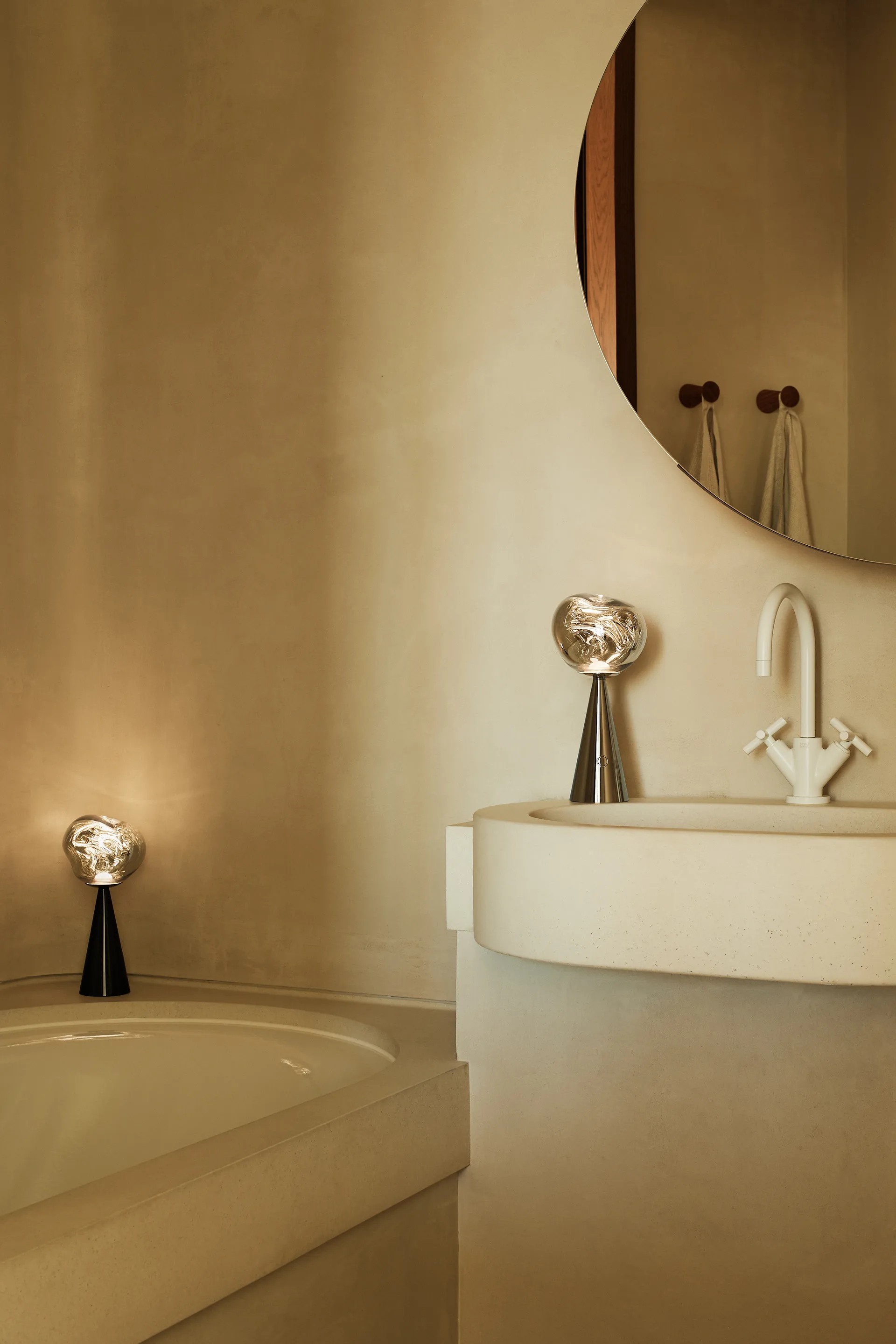 Melt Portable LED-bordlampe 28,5 cm, Silver Tom Dixon