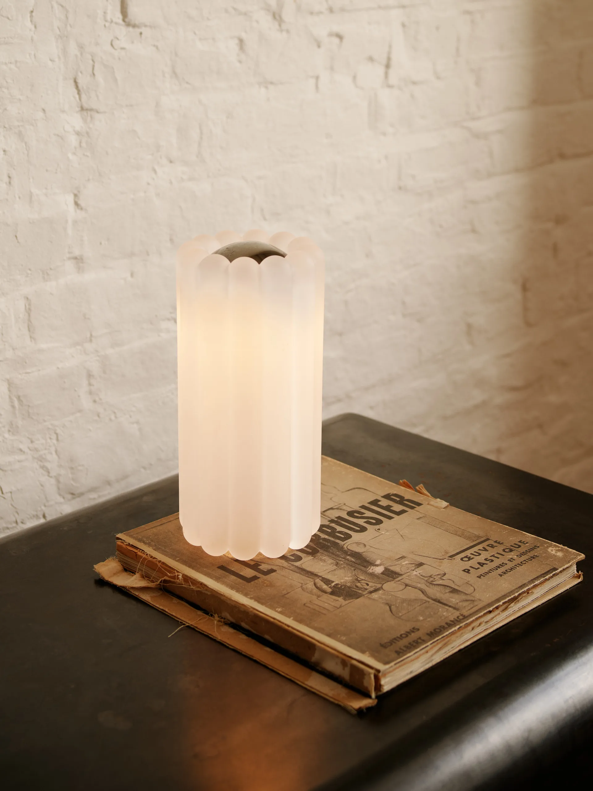 Press bordlampe LED 23,5 cm, Frosted Tom Dixon