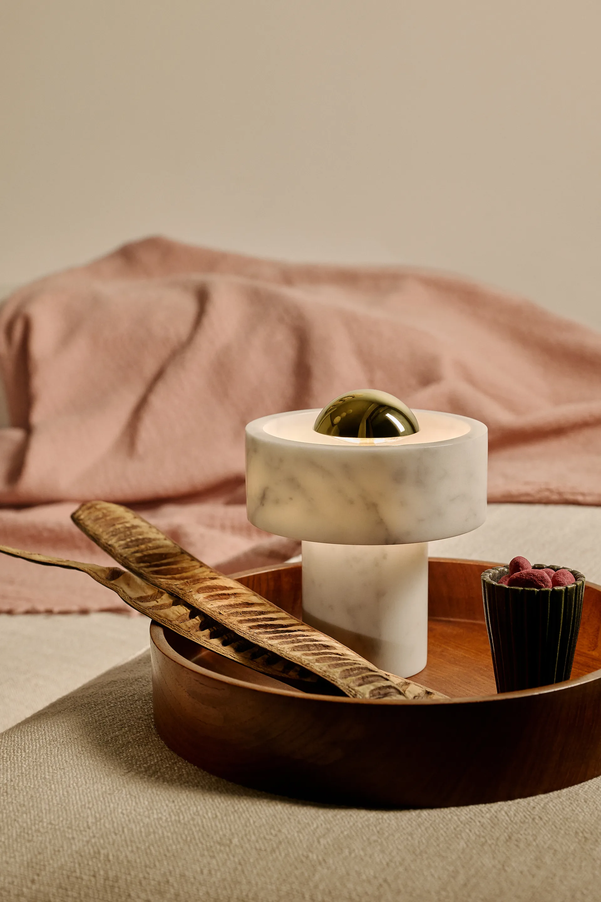 Stone Portable LED-bordlampe 28 cm, Marble-gold Tom Dixon