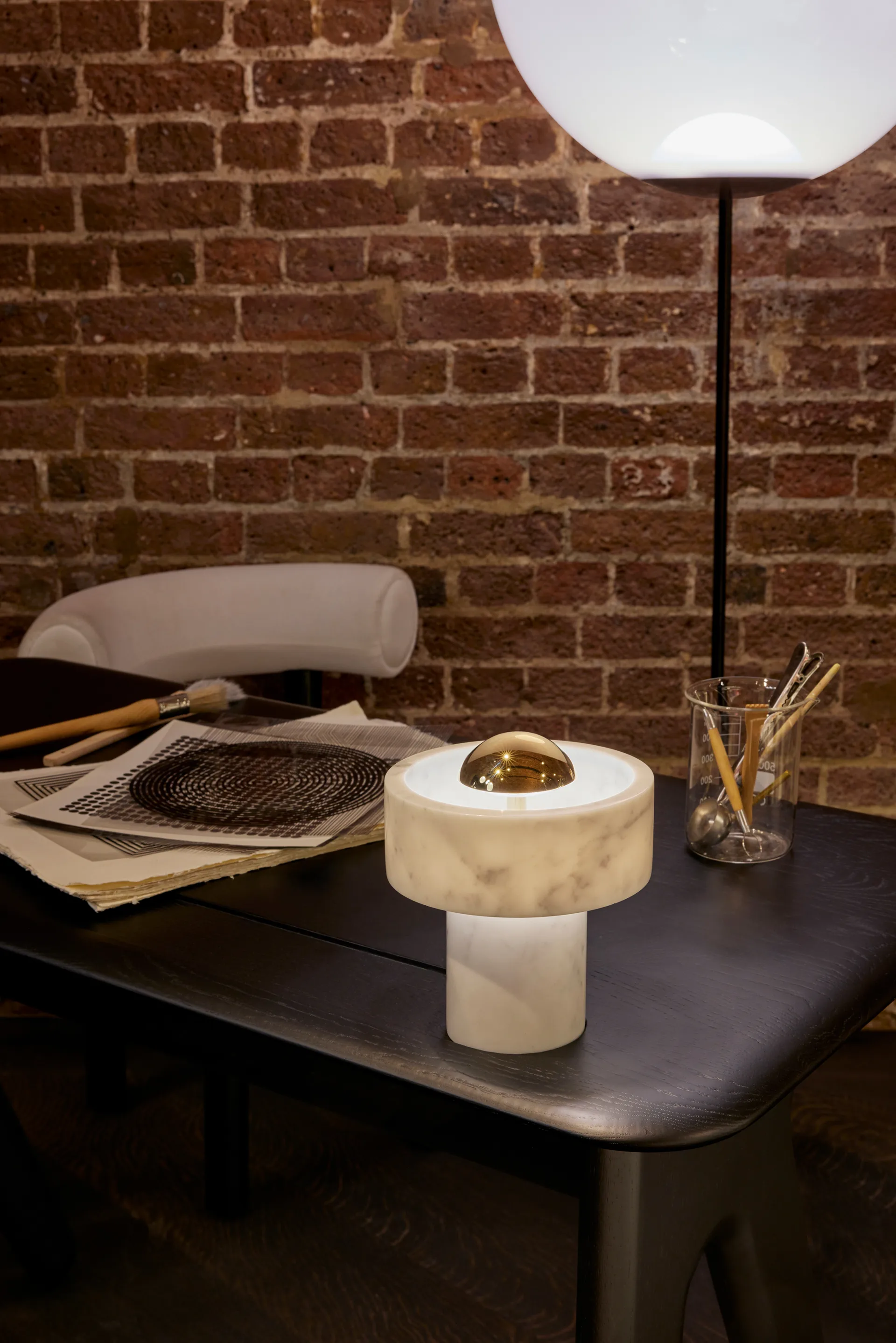 Stone Portable LED-bordlampe 28 cm, Marble-gold Tom Dixon