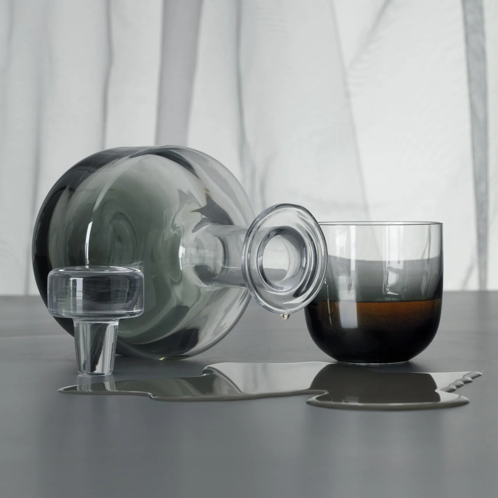Tank whiskykaraffel 1 L, Sort Tom Dixon