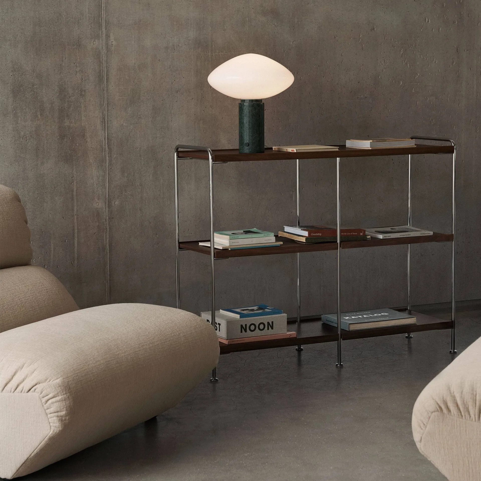Alima NDS5 hylde, Lakeret valnød-krom, 123x95x38 cm &Tradition