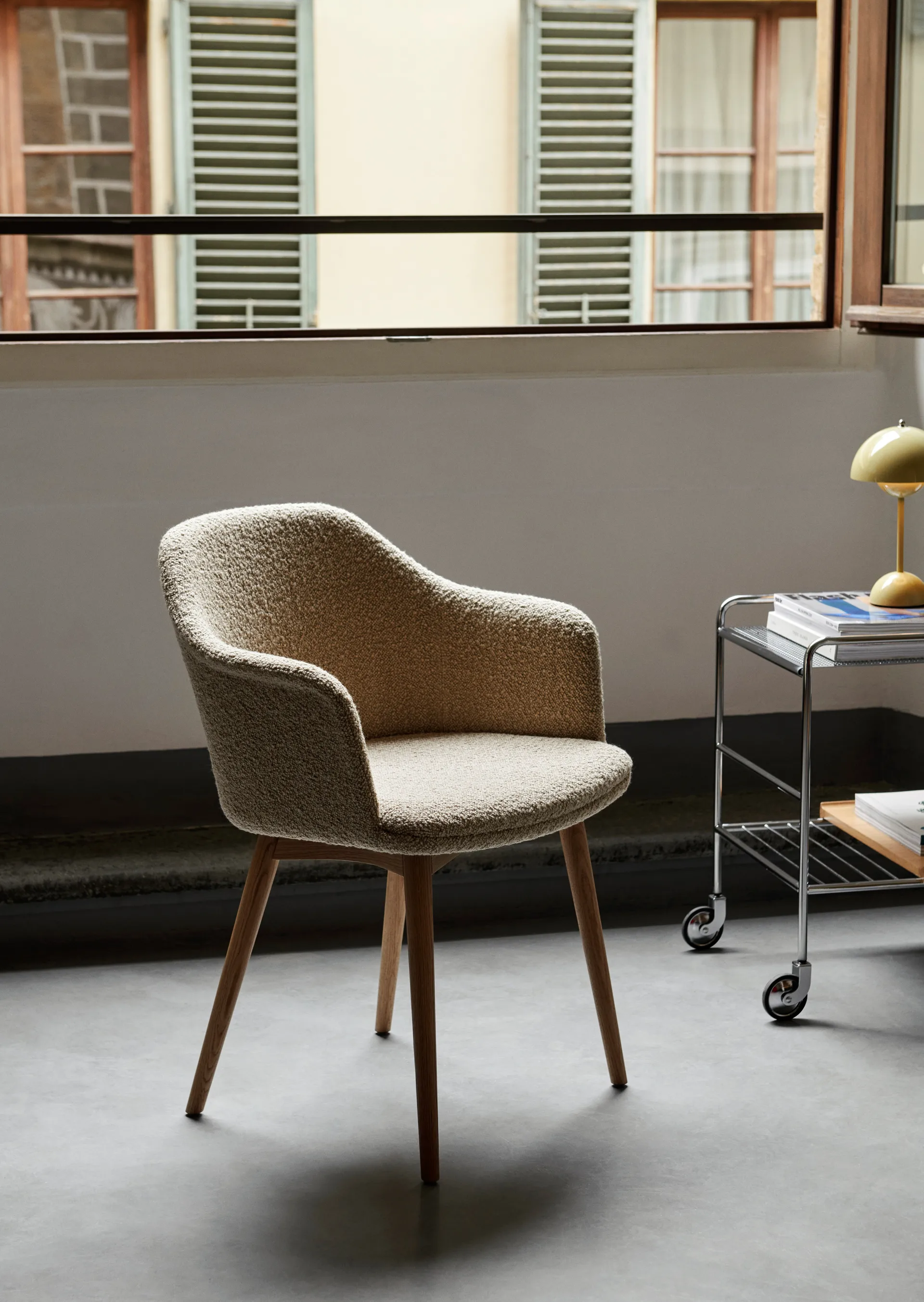 Alima opbevaringsvogn lakeret eg, Chrome & Lacquered oak &Tradition