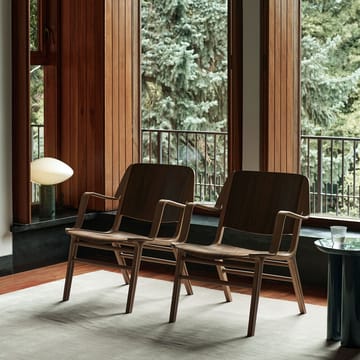 AX HM11 Lounge Chair med armlæn - Walnut-oak - &Tradition