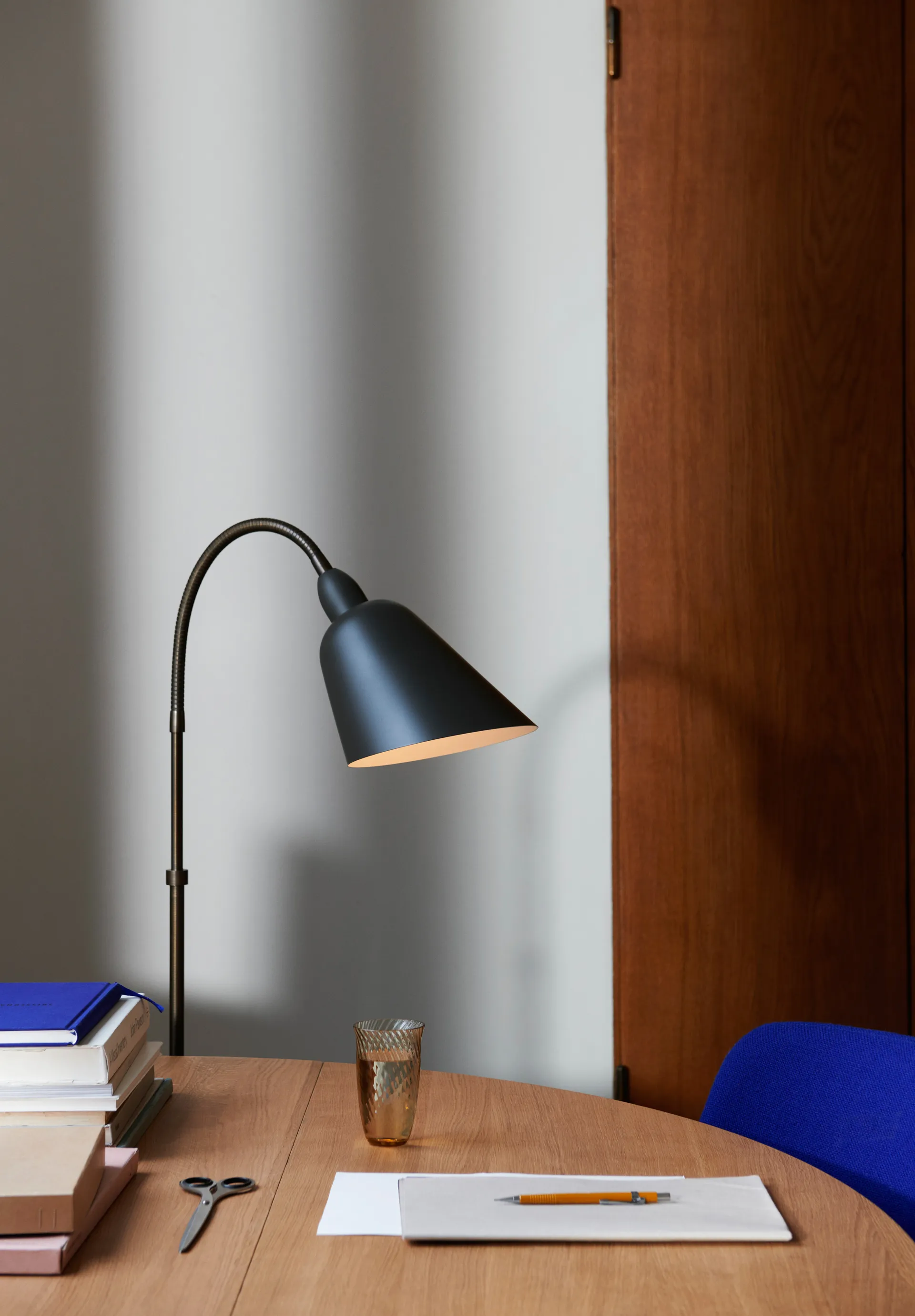 Bellevue AJ7 gulvlampe Anniversary Edition, Stone grey/Bronzed brass &Tradition