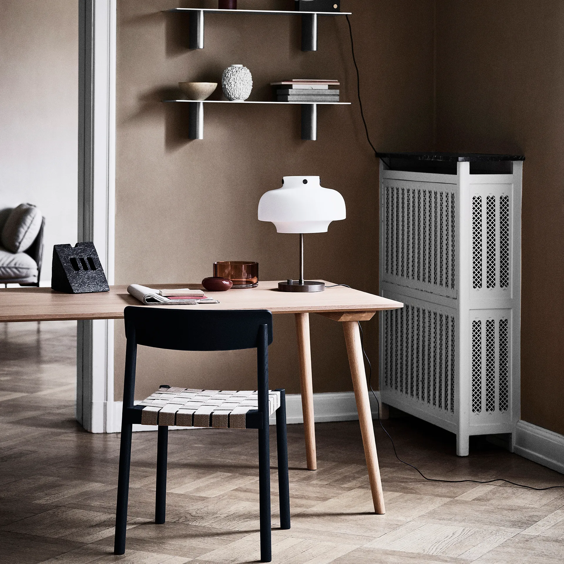 Betty stol TK1, Sort &Tradition