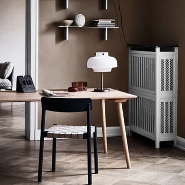 Betty TK1 stol - black, sort flettet lærredssæde - &Tradition
