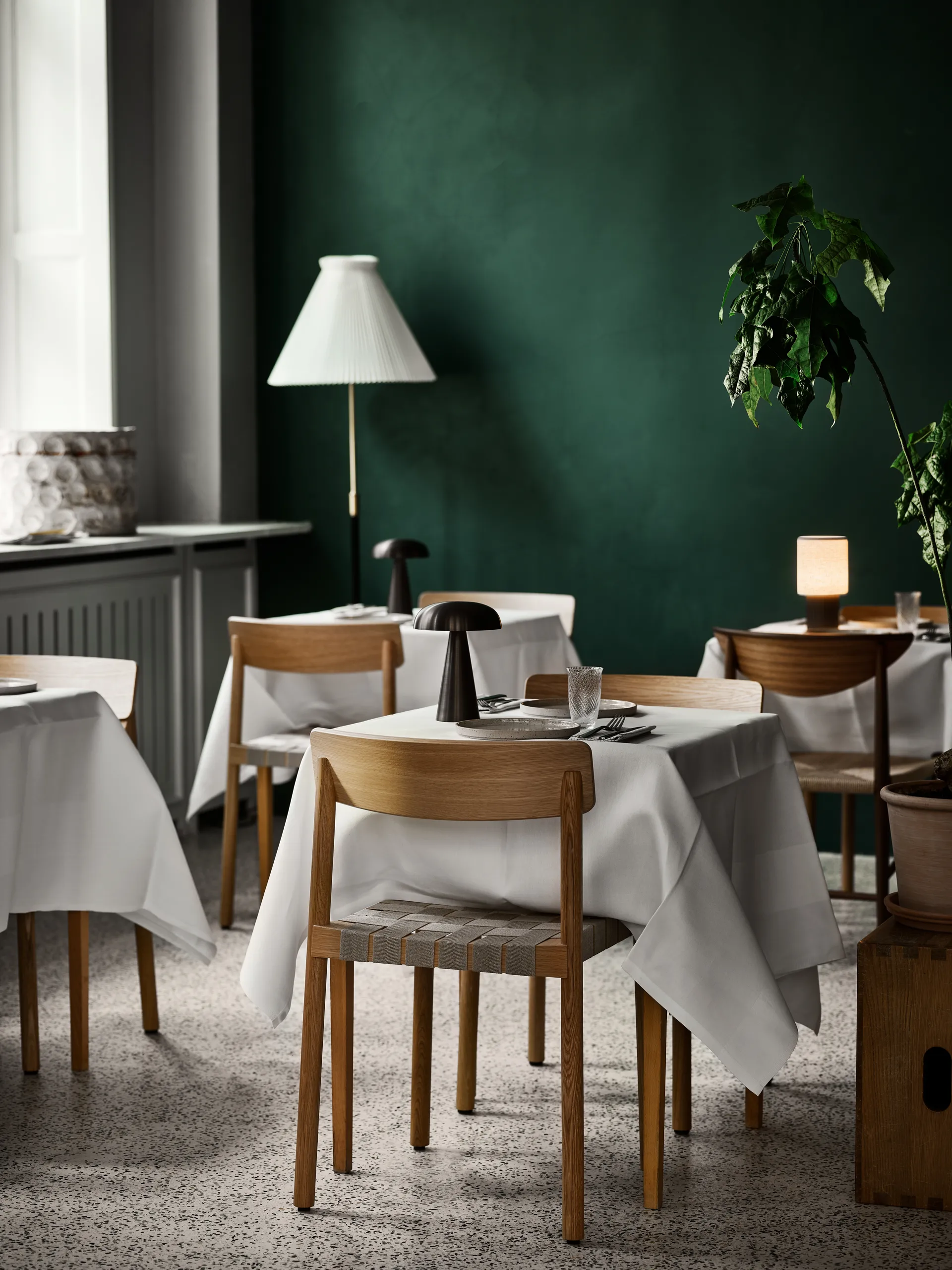 Betty TK1 stol, Eg-natur flettet linsestofssæde, 4 stk. &Tradition