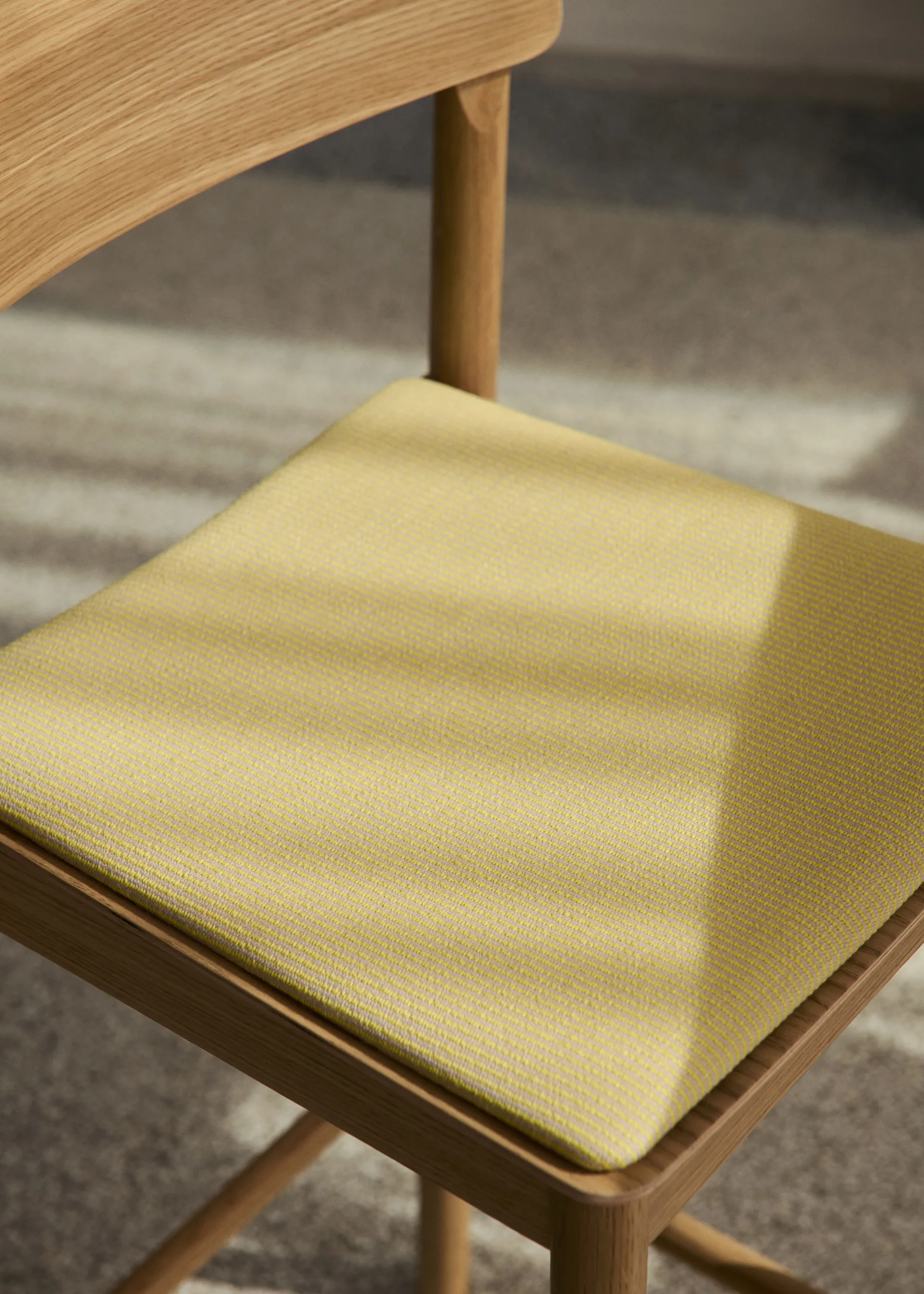 Betty TK17 Bar Chair barstol 75 cm, Fuse 0421-lakeret eg &Tradition