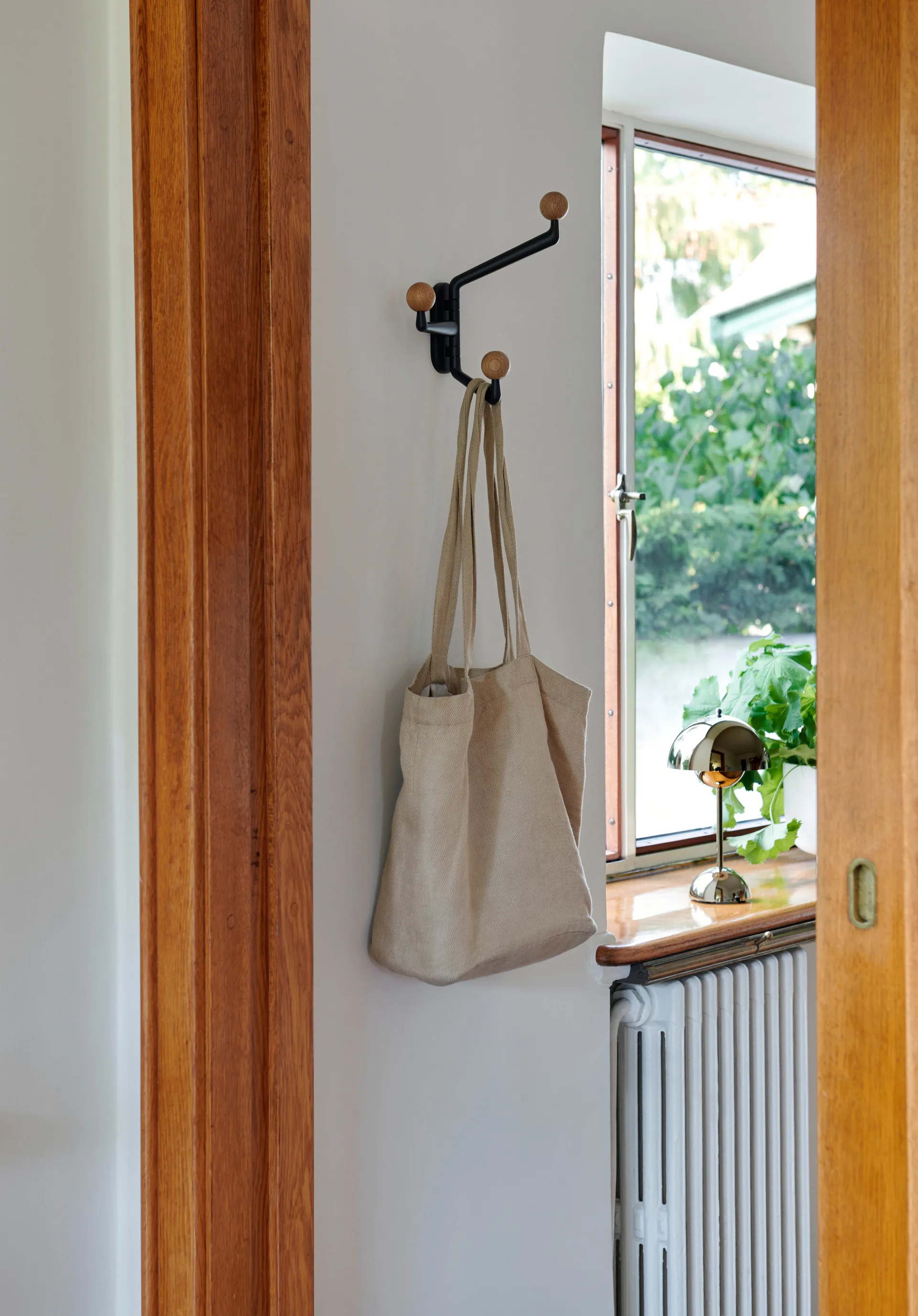 Capture SC74 krog 3-armet, Graphite/Oak &Tradition