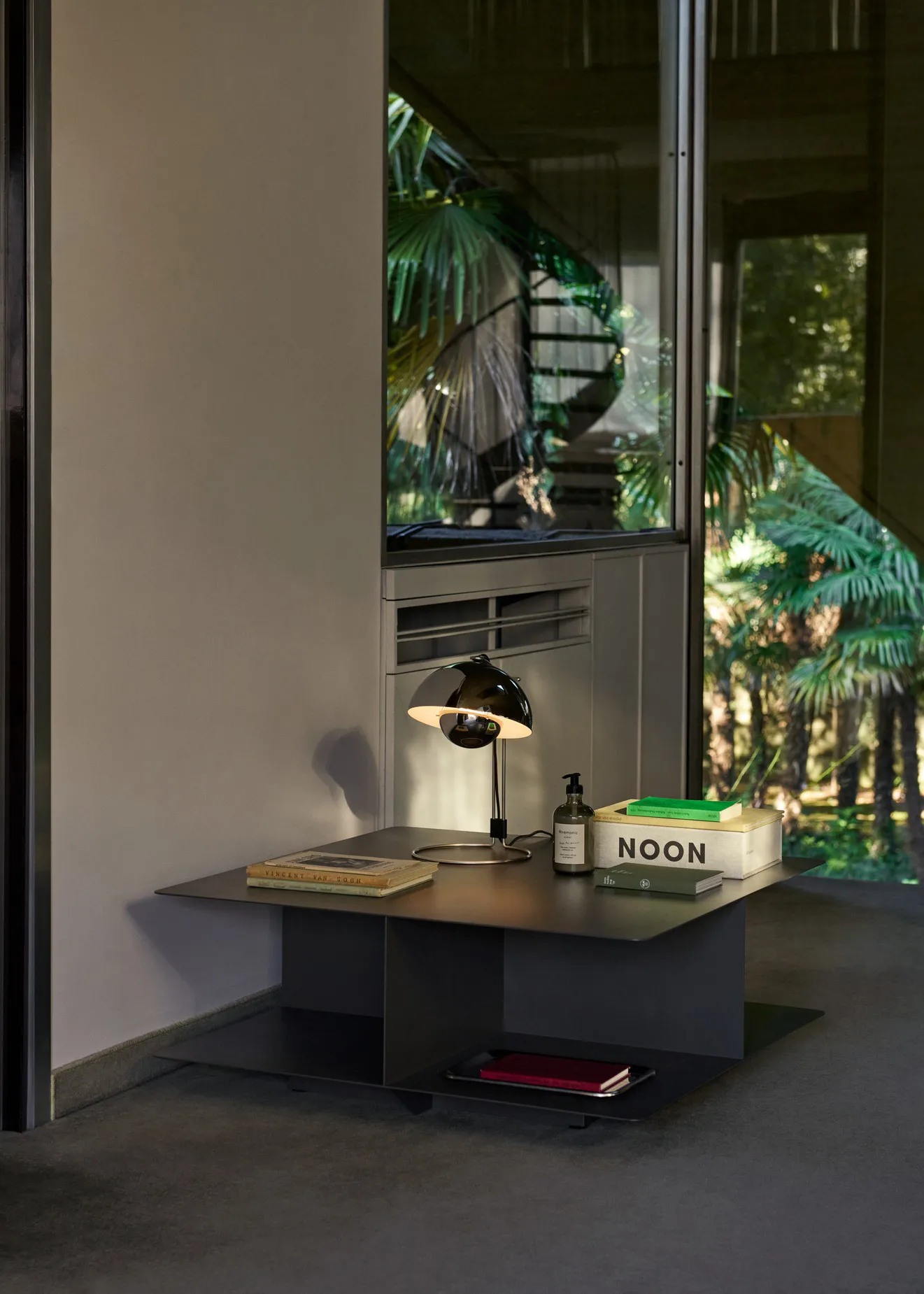 Develius EV3 sofabord, Steel stone grey, Ø89x40 cm &Tradition