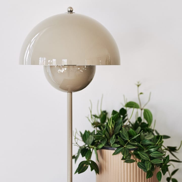 FlowerPot bordlampe VP3, grå-beige &Tradition