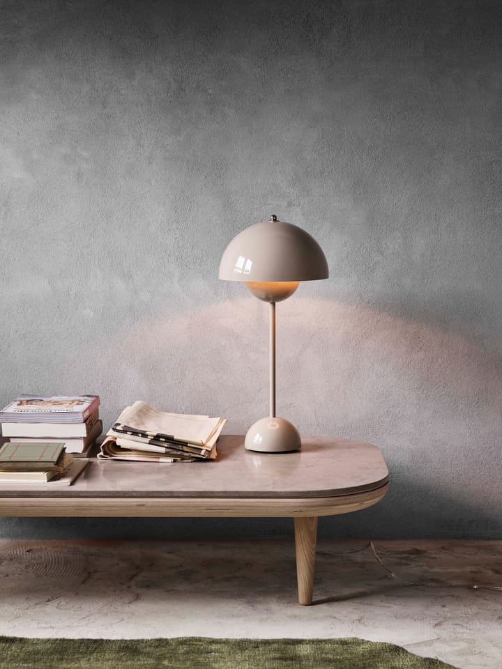 FlowerPot bordlampe VP3, grå-beige &Tradition