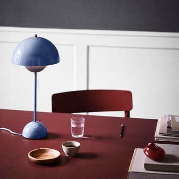 FlowerPot bordlampe VP3 - Lyseblå - &Tradition