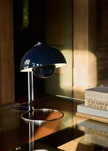 FlowerPot bordlampe VP4 - Steel blue - &Tradition