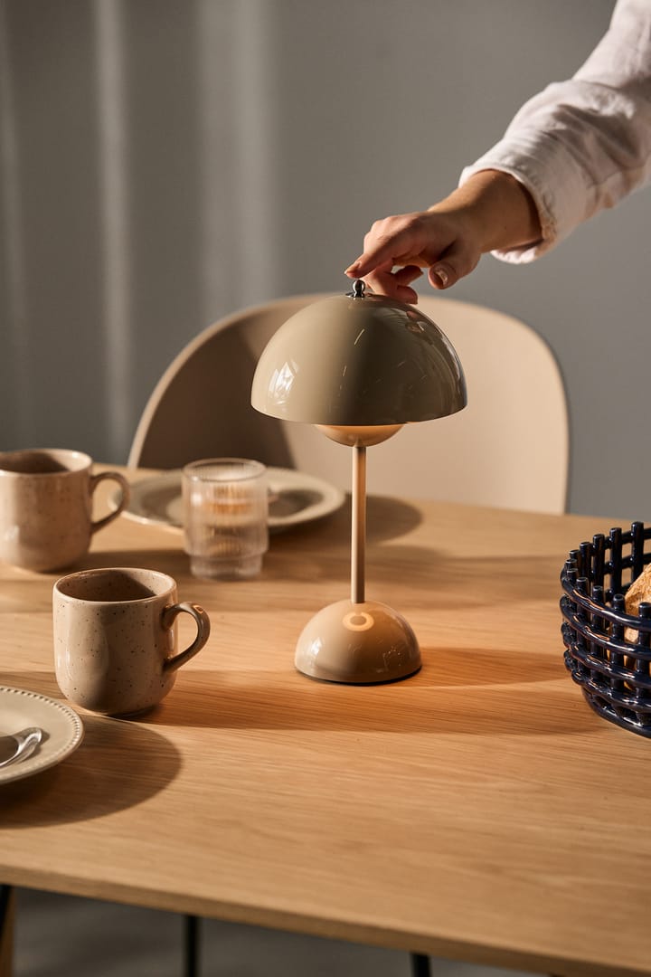 Flowerpot portable bordlampe VP9, Grey beige &Tradition